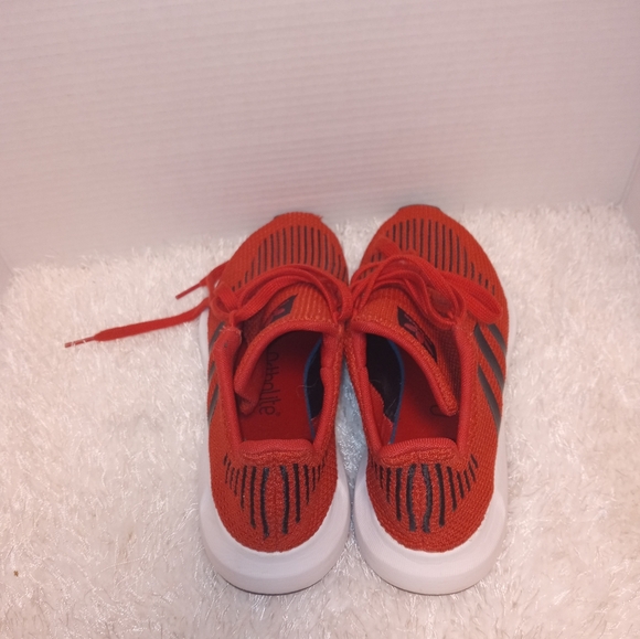 Adidas SWIFT Run EUC - Picture 3 of 6